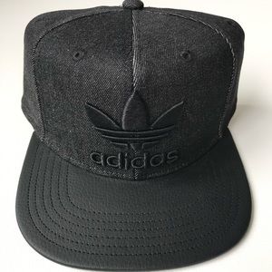 Adidas flatbill hat • black
